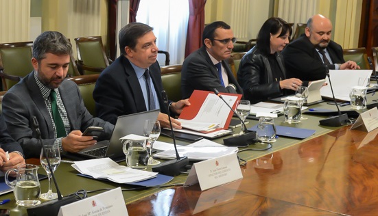 Luis Planas y su equipo en la reunión con COAG