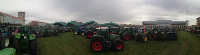 Tractores frente a Gobierno Vasco